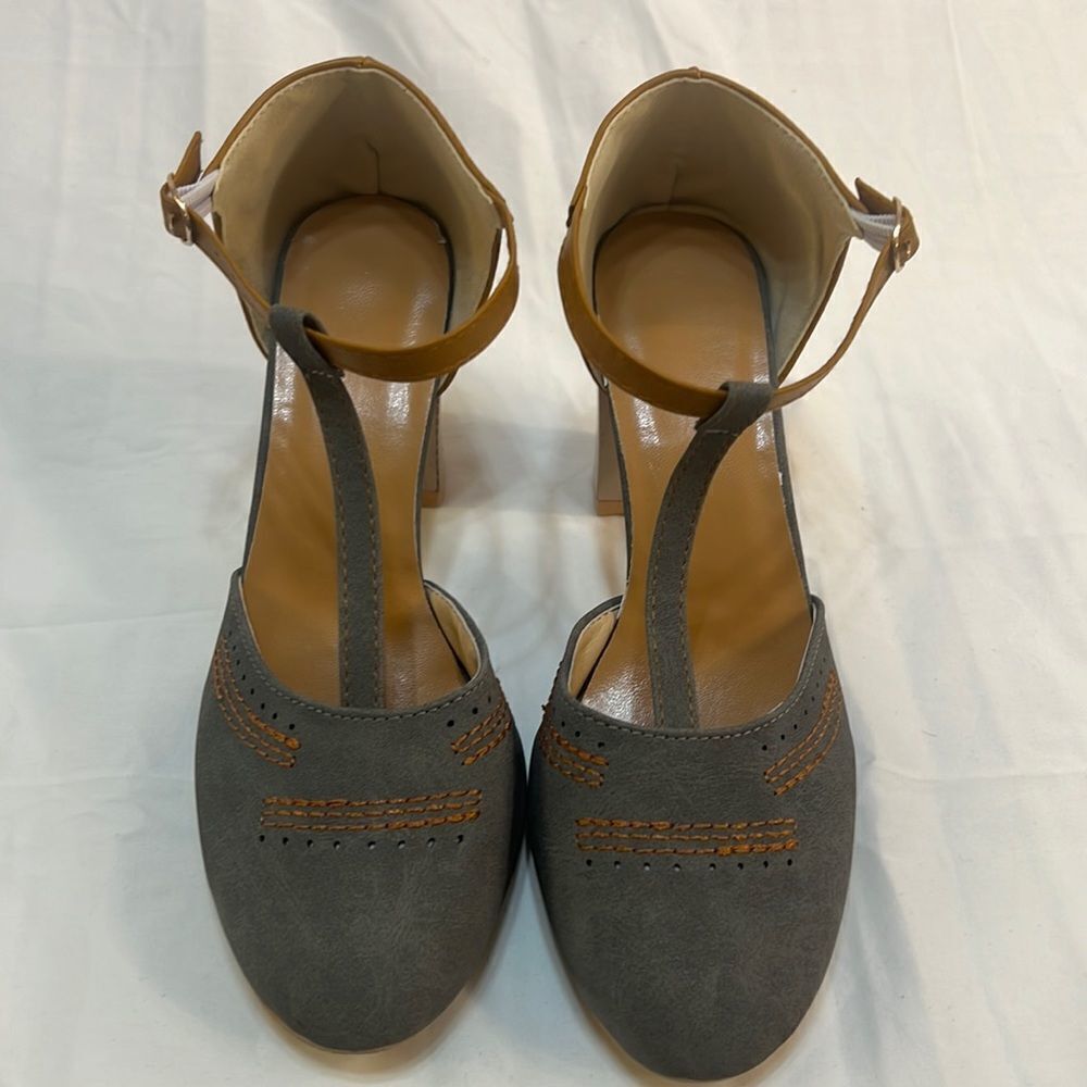 Cute vintage women’s shoes‎ with ankle strap. Amazing pastel colors excellent